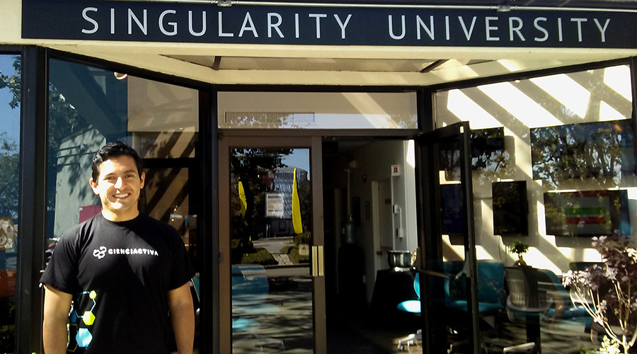 FOTO 2 Benito Juárez en Singularity University donde recibió clases de biotecnología robótica impresión 3D entre otras